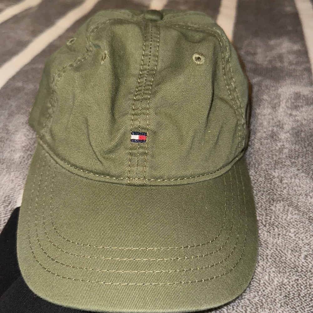 Tommy Hilfiger hat